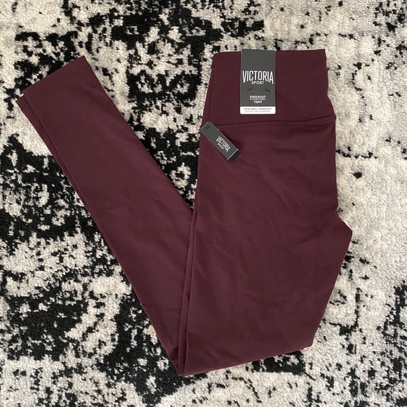 Victoria's Secret Pants - NWT Victoria Sport Knockout Leggings ❤️